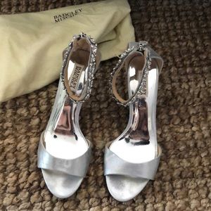 Badgley Mischka silver kitten heels pumps